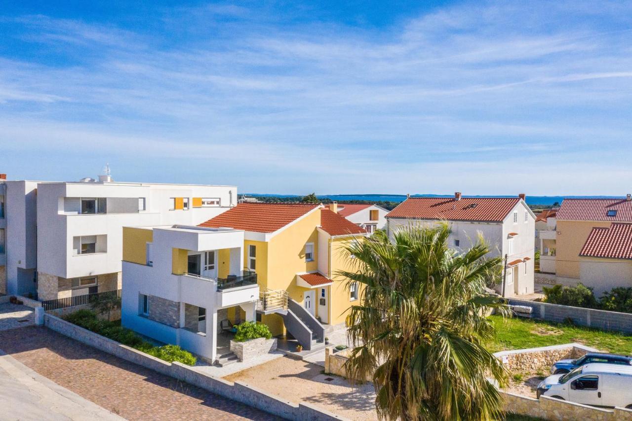 Apartments Yellow Novalja Luaran gambar