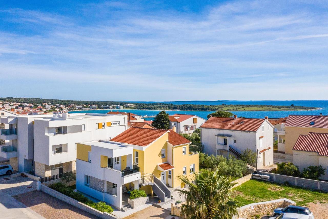Apartments Yellow Novalja Luaran gambar