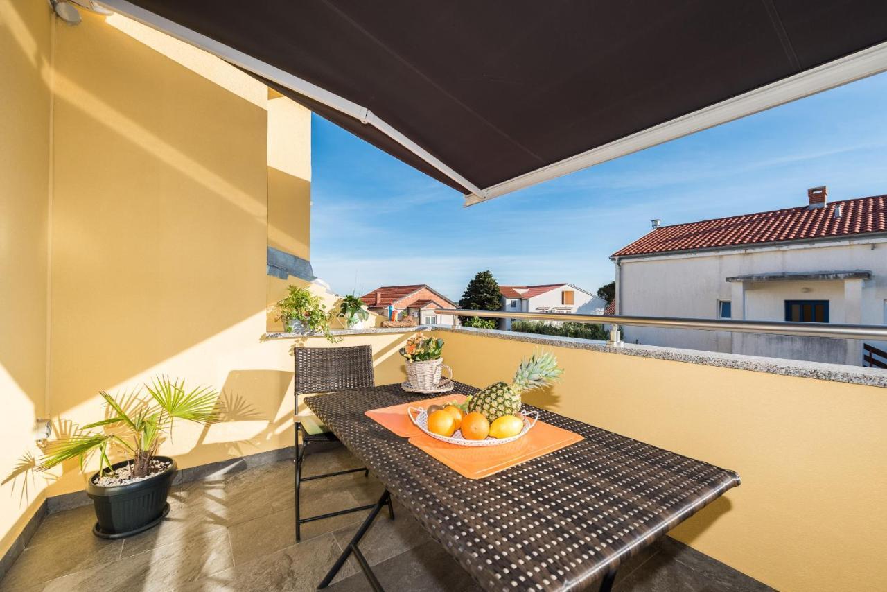 Apartments Yellow Novalja Luaran gambar