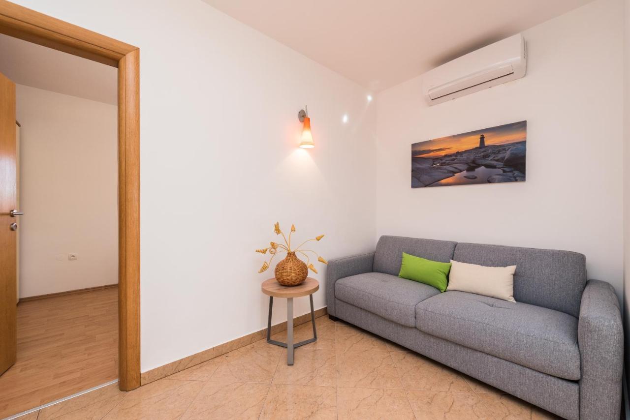 Apartments Yellow Novalja Luaran gambar