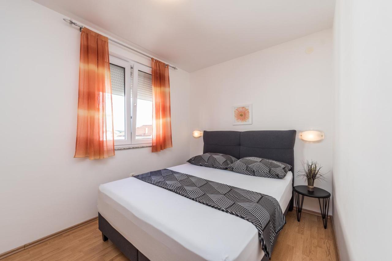 Apartments Yellow Novalja Luaran gambar