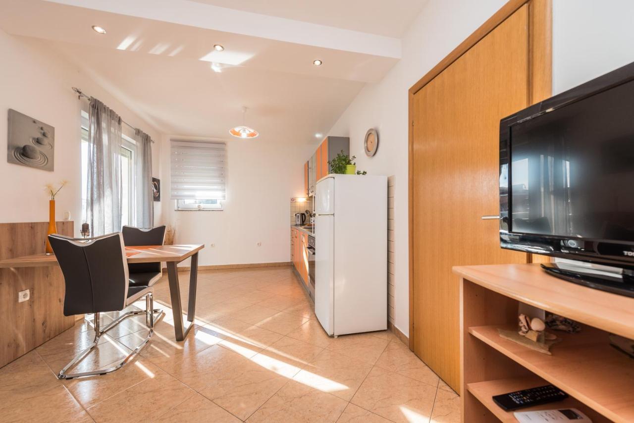 Apartments Yellow Novalja Luaran gambar