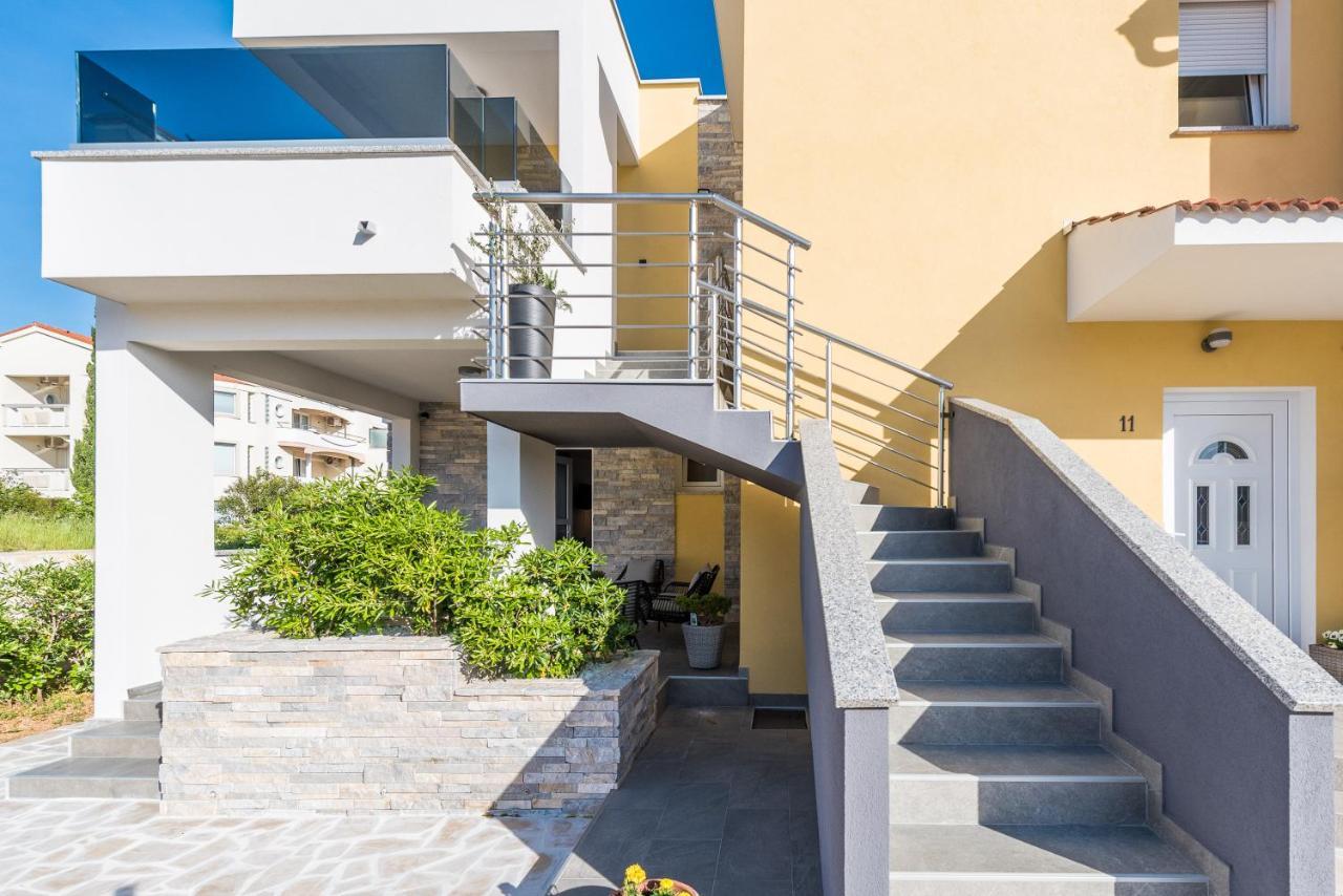 Apartments Yellow Novalja Luaran gambar