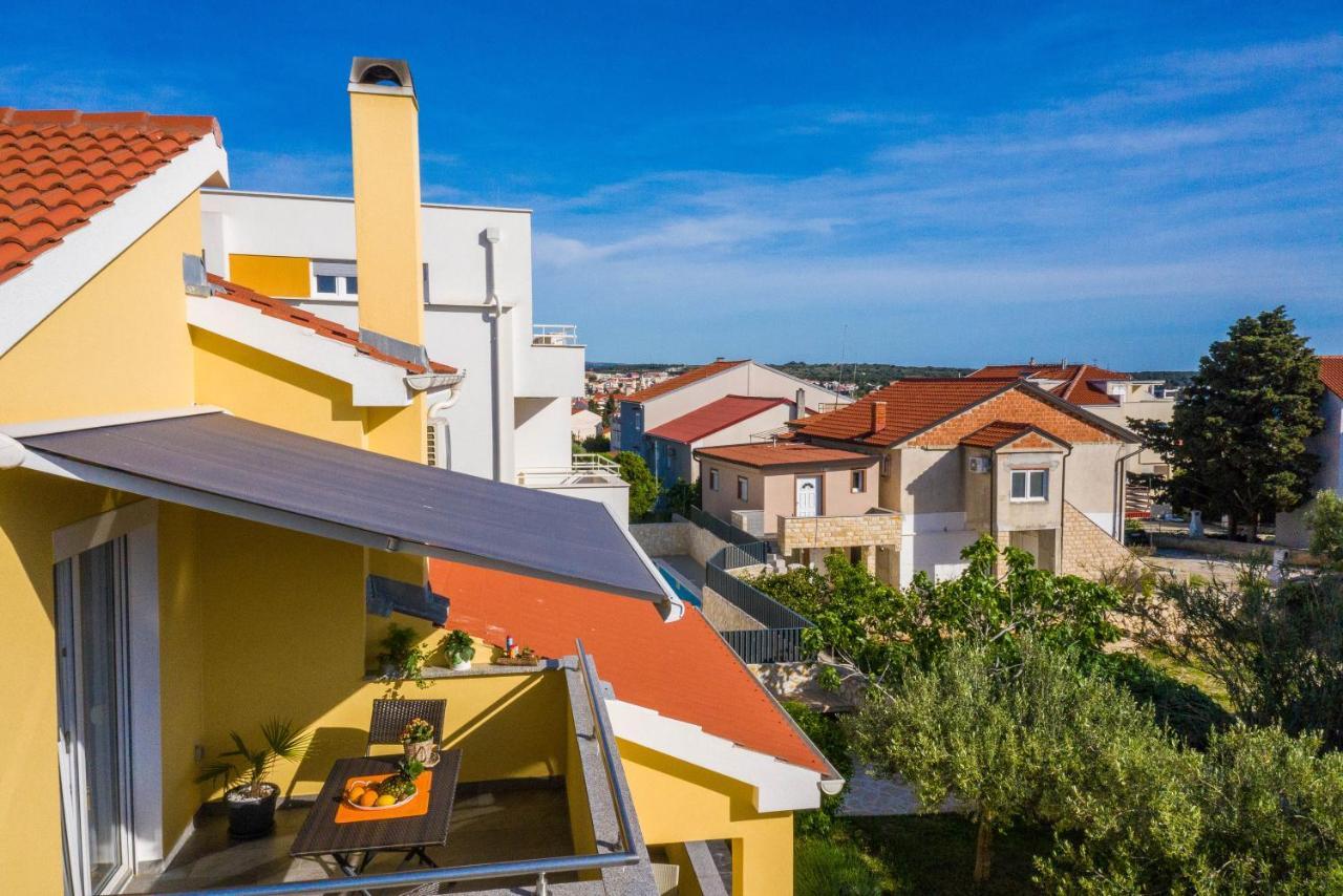 Apartments Yellow Novalja Luaran gambar