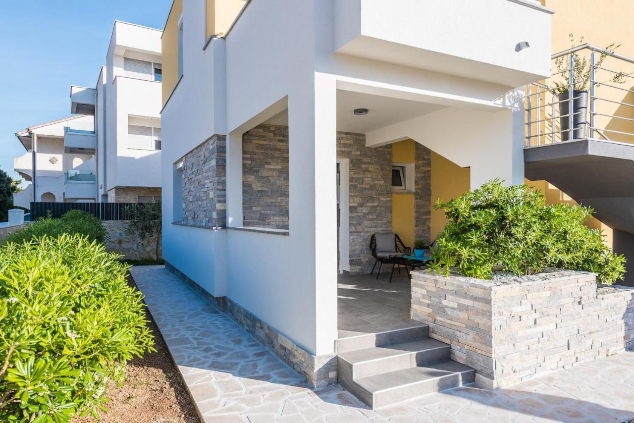 Apartments Yellow Novalja Luaran gambar